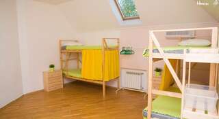 Гостиница Hostel Bratev Ignatovyh Краснодар Спальное место на двухъярусной кровати в общем номере для женщин-4