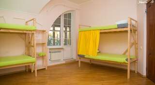 Гостиница Hostel Bratev Ignatovyh Краснодар Спальное место на двухъярусной кровати в общем номере для женщин-3